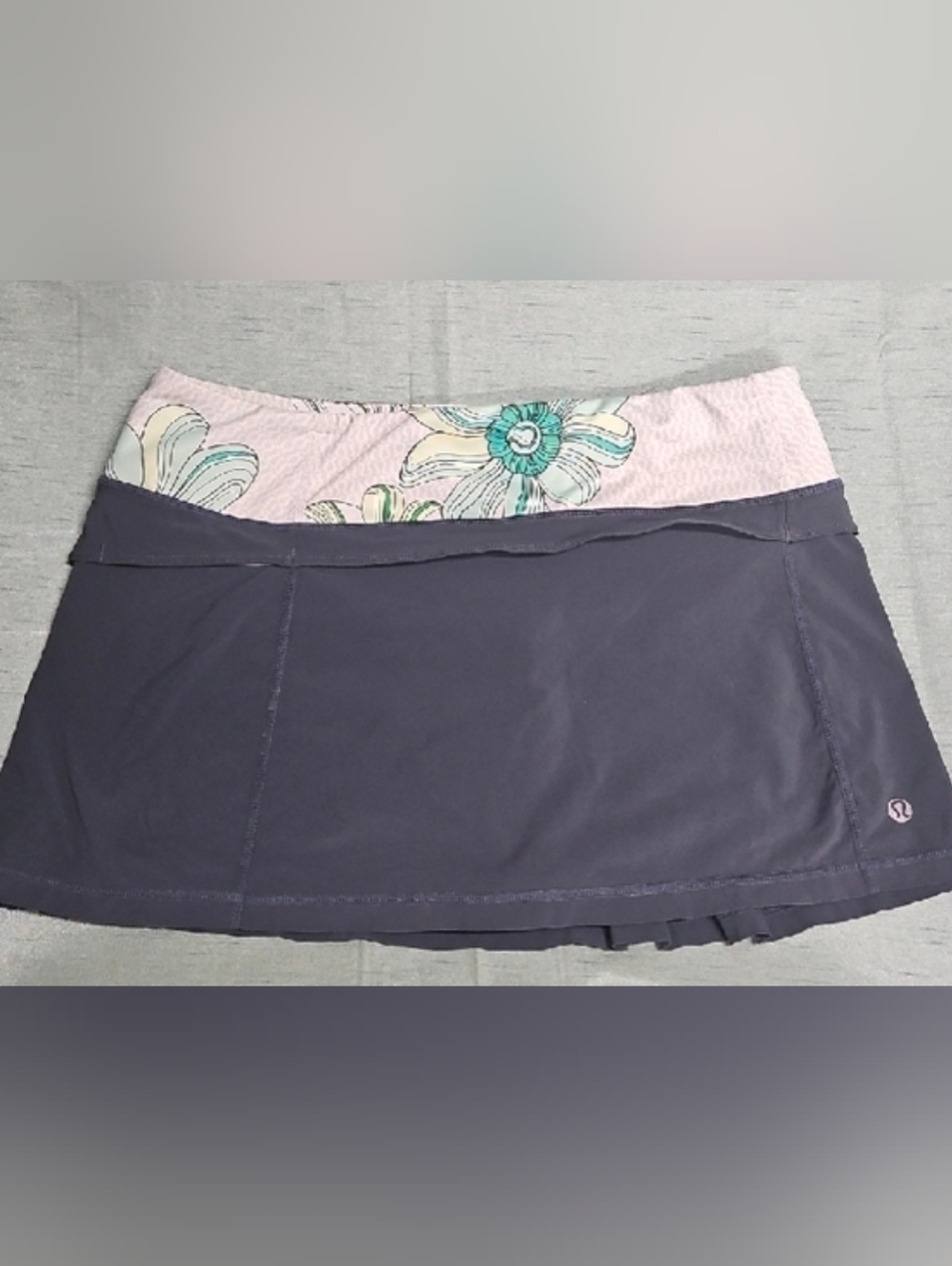 Lululemon Run: Speed Skirt Mini Skort with Grey Floral Waistband Size 6